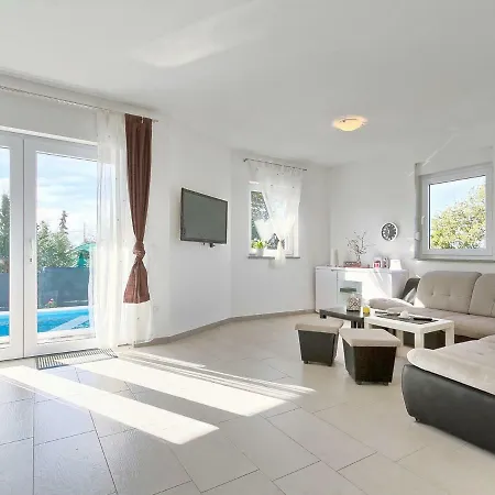 Nyaraló Amber By Interhome Orbanići